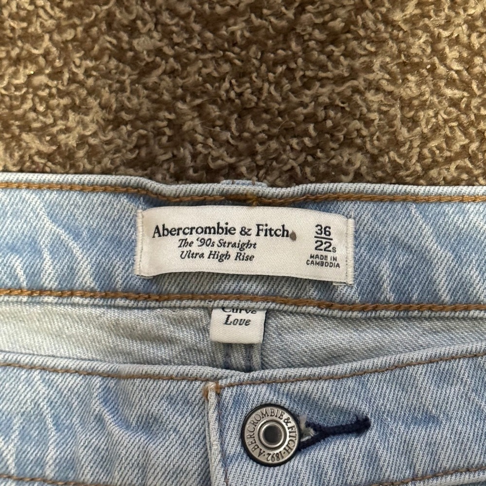 Abercrombie & Fitch 90s Straight Jeans Women 36/22s Light Wash NWT Distressed - Picture 4 of 6